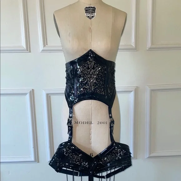 Black Ornate Women's corset Belt with thigh garters - Picture 1 of 4